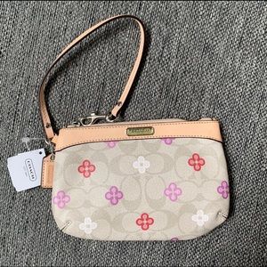 new with tags - coach wristlet